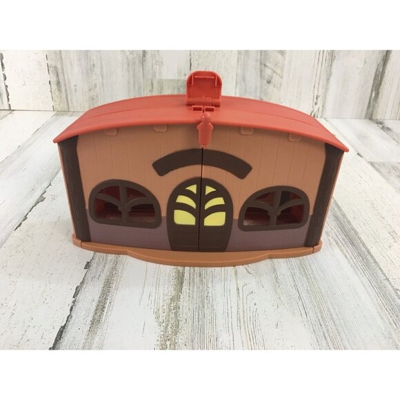 FREE with 2 BLUEY ITEMS Bluey Calypso's School Playset Case Figure Dollhouse NEW - Picture 2 of 11